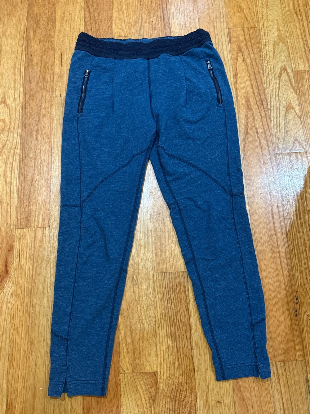 Lululemon Heathered Blue Zip Pocket Cropped Jogger Size 8